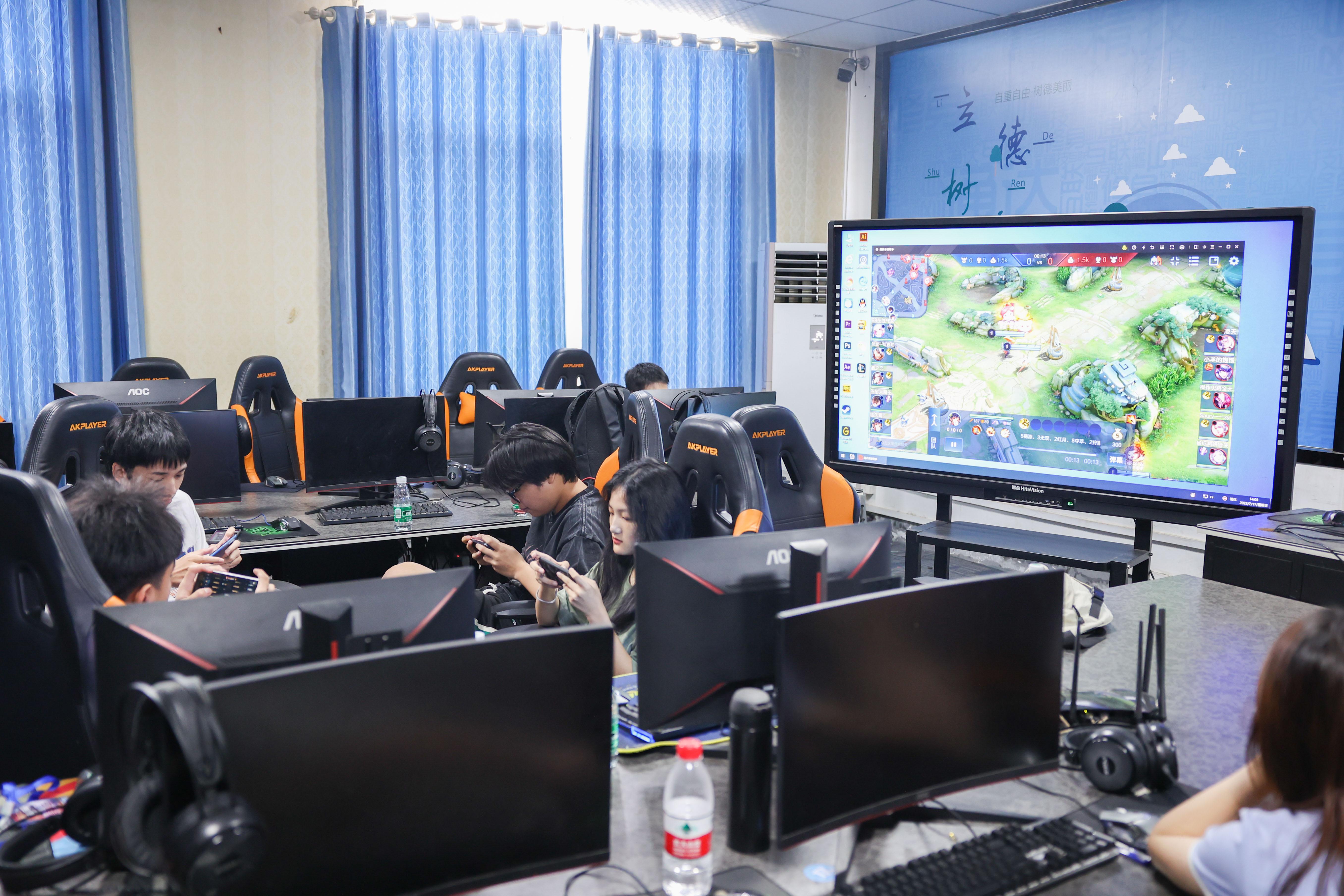 爱玩游戏就要选电竞专业？错的离谱 这些游戏相关专业不容错过